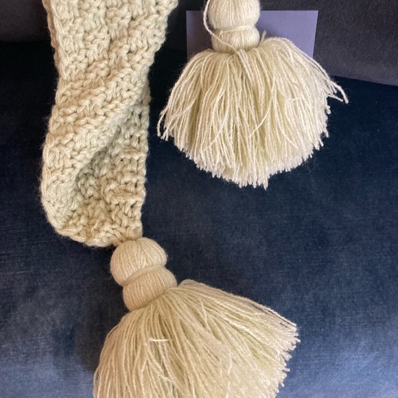 Peter & Wright from Havertys furniture throw in sage color new with tags. - Picture 3 of 7